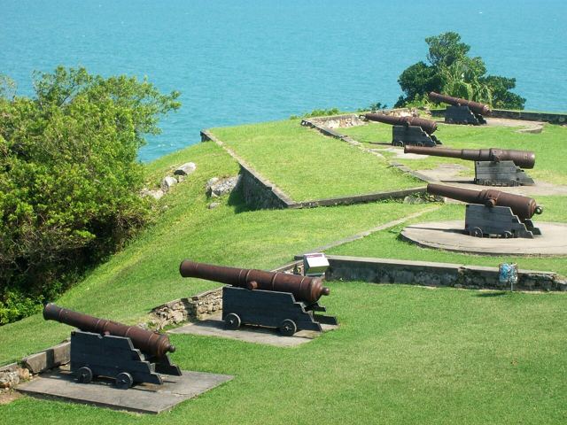 Os canhões da Fortaleza de Santa Cruz de Anhatomirim